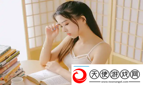 一面膜胸口一面吃下部位片段充满生活气息
