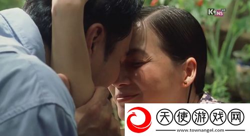 女被C黄做小电影