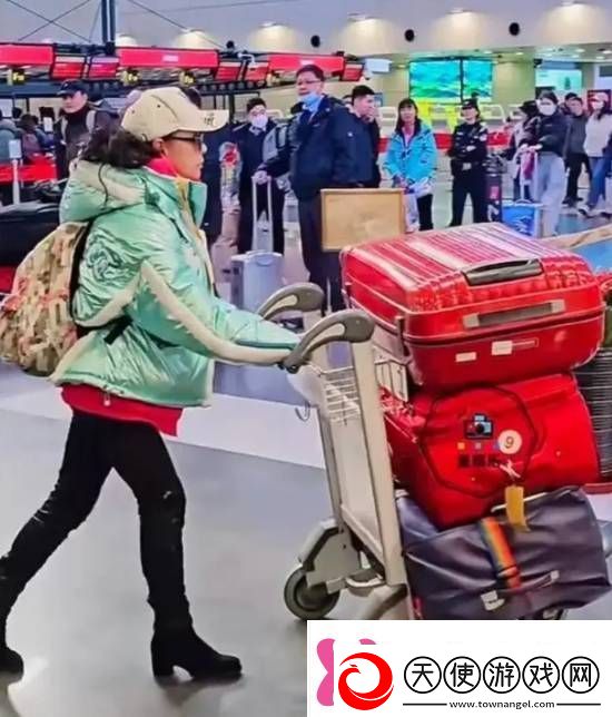 74岁刘晓庆穿泳装录节目自信凹造型活力四射