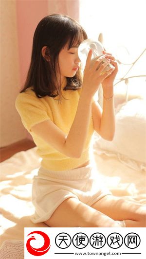 女子一面膜胸口一面吃下部位片段火爆全网，网友：真实得离谱！