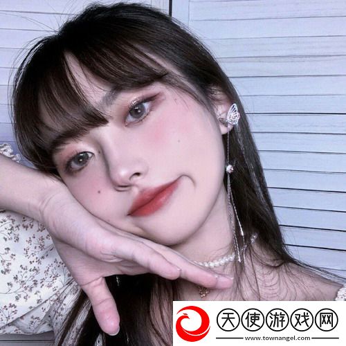 一面膜胸口一面吻