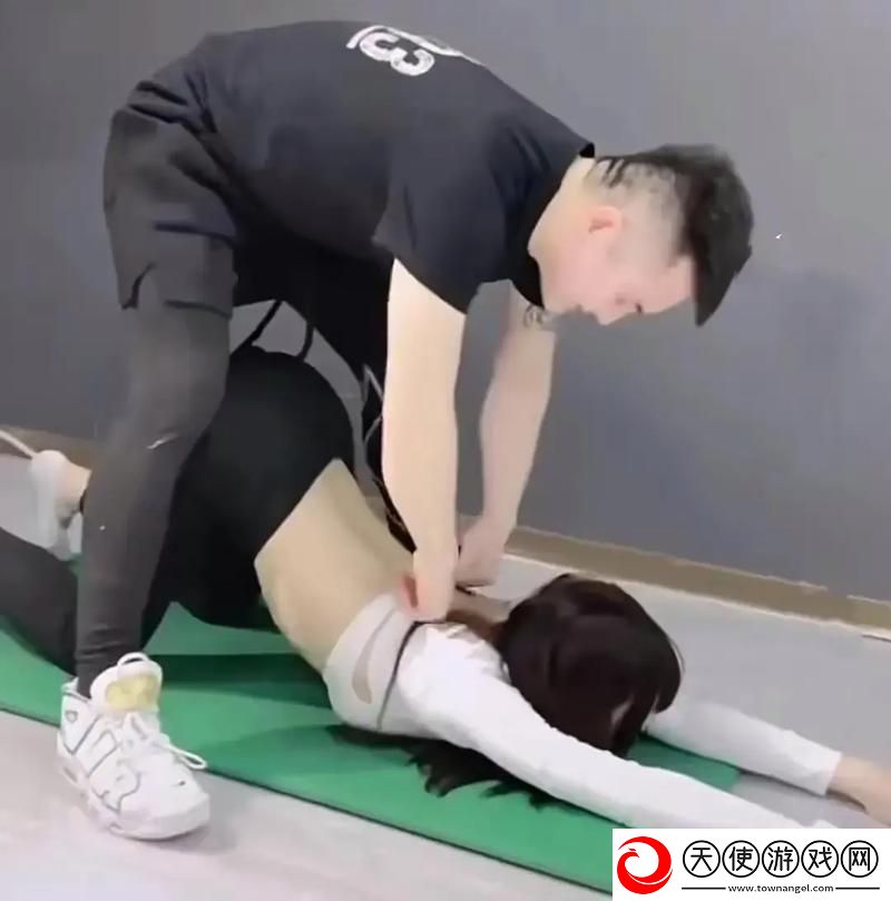 不戴套的瑜伽教练3