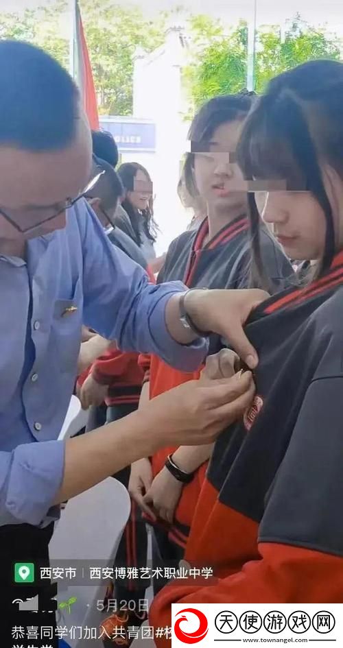 老师脱让学生摸
