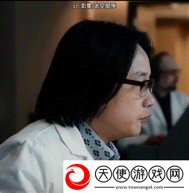 侃爷老婆格莱美红毯一丝不挂