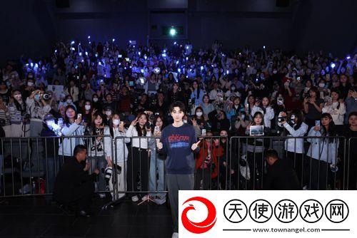 王俊凯亮相电影蛟龙行动北京映后见面会