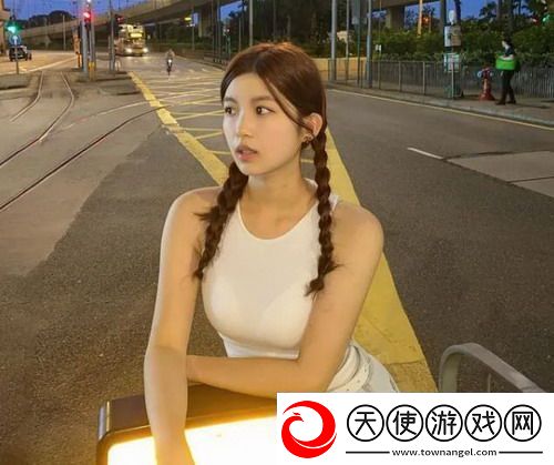 我被9个建筑工人抬到茶几上