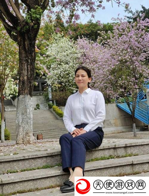 年轻的女教师三