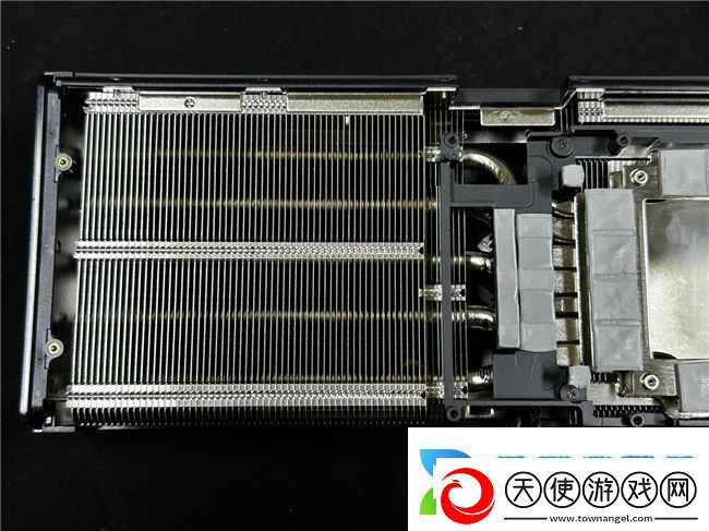 炫酷来袭耕升GeForceRTX5070Ti炫光·超OC带来超高性能