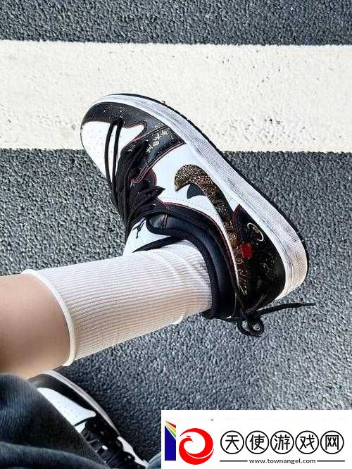 男生女生为何与拆拆很痛的滑板鞋有关