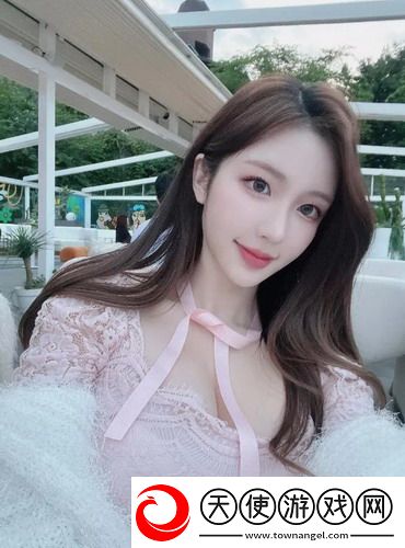 丰满的女邻居：她的身材让我想起了“社交**症”和“卷王”的日子，真是让人忍不住想打call！