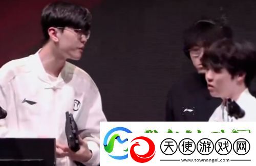 LPL现场女粉殴打工作人员
