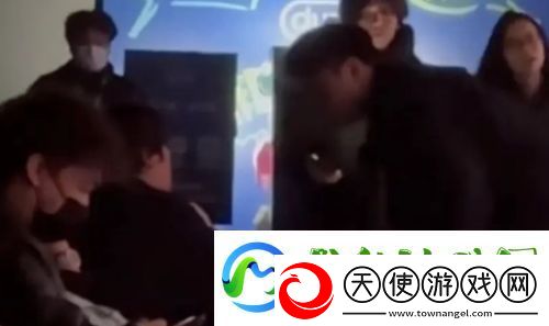 LPL现场女粉殴打工作人员