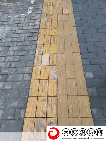 我国的盲道表面通常是什么形状和凸起