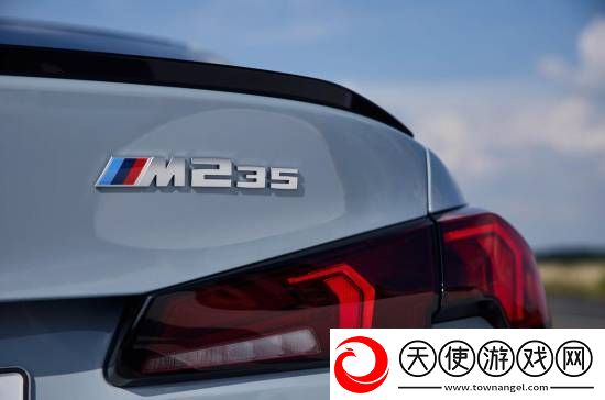 全新宝马2系轿跑车11月15日发布
