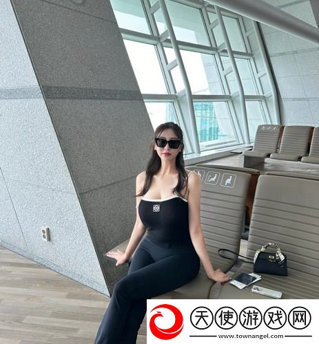 我装睡让公偷偷滑进去，网友：这真是太有趣了，简直让人忍俊不禁，哈哈！