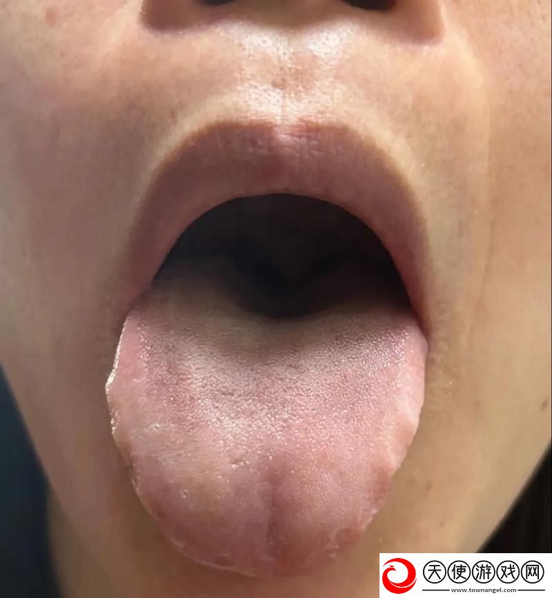 舌头一点一点向里探去