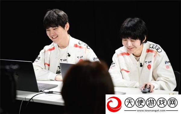 lOL全球先锋赛新UI引众怒！界面乱改
